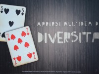 carte da gioco con cuori e picce; scritta Aprirsi all'idea di diversità